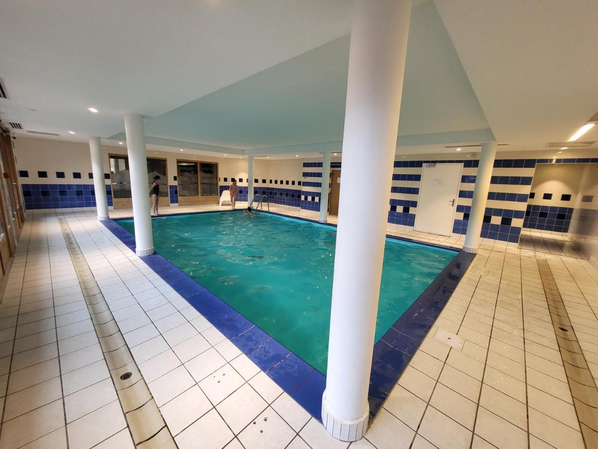 Appartement Dans Chalet Avec Piscine Couverte 생제르베레뱅 외부 사진